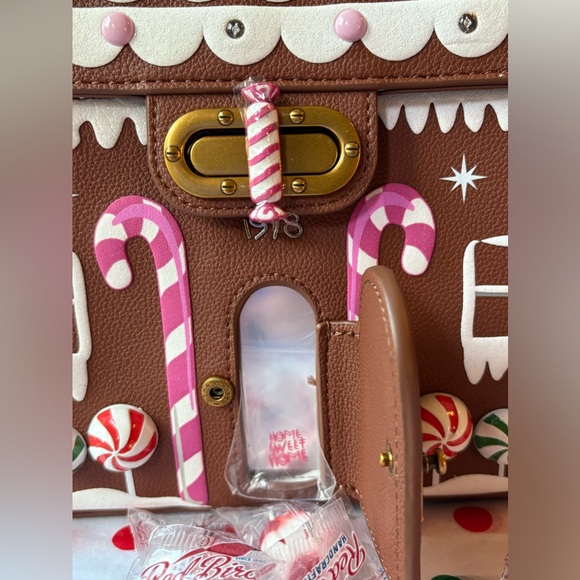 🍭🍬🍭 BETSEY JOHNSON GINGERBREAD HOUSE LIGHT UP CROSSBODY BAG 🍭🍬🍭 NWT 🍭🍬🍭 - Picture 10 of 16
